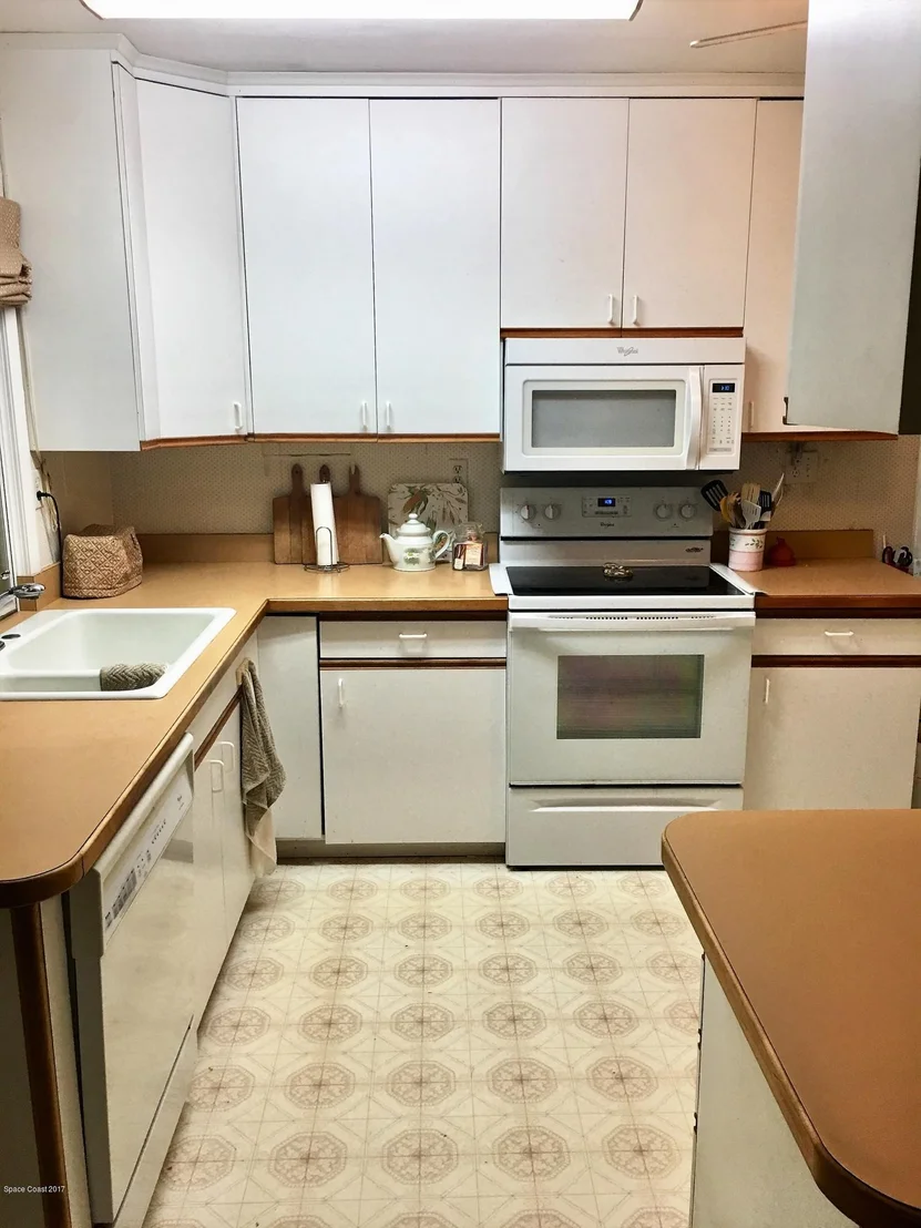 Photo of 143 Cocoa Avenue