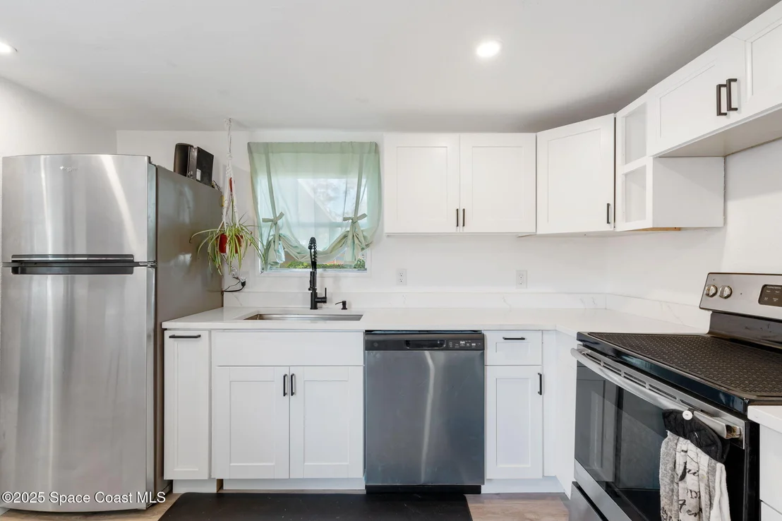 Photo of 2593 Amberly Road NE
