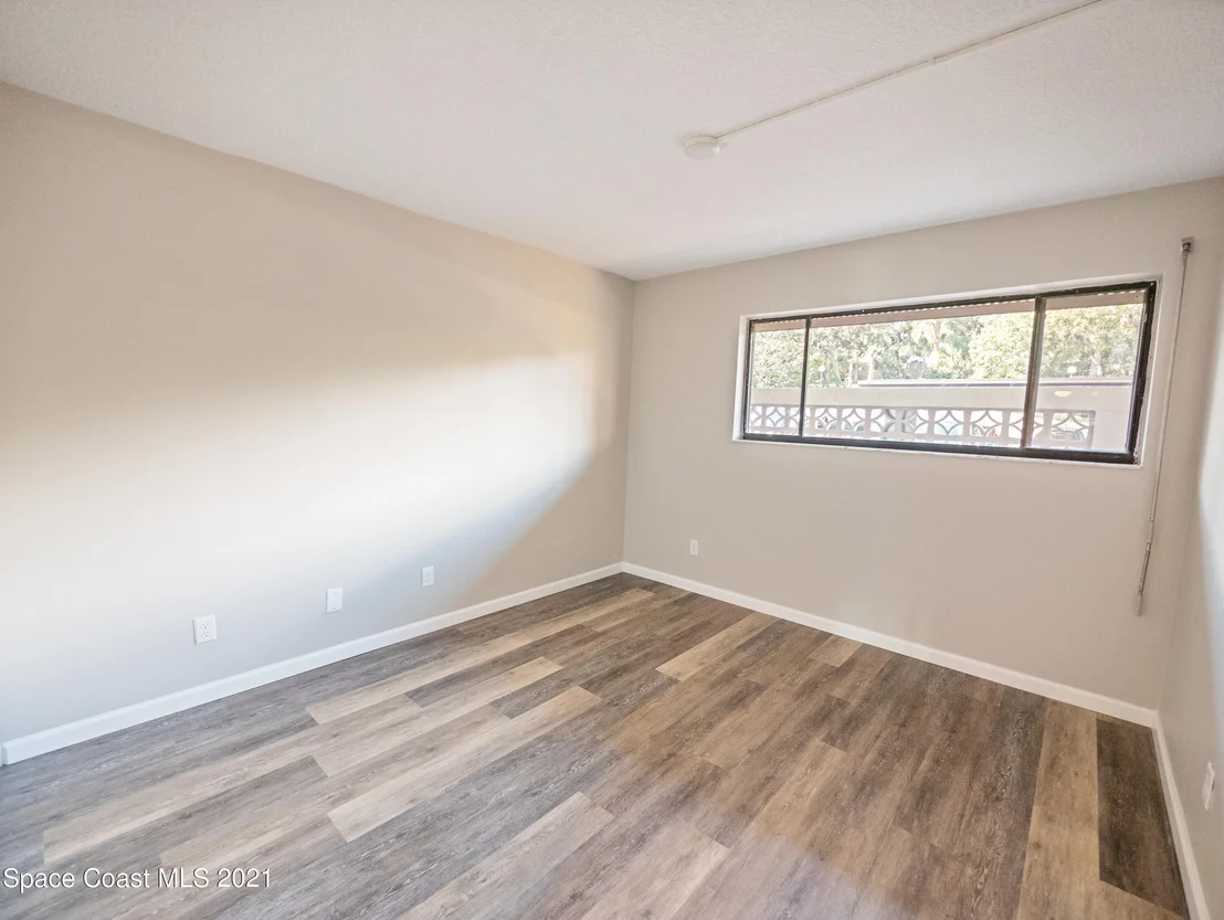 Photo of Unit 109 at 3901 Dixie Highway NE