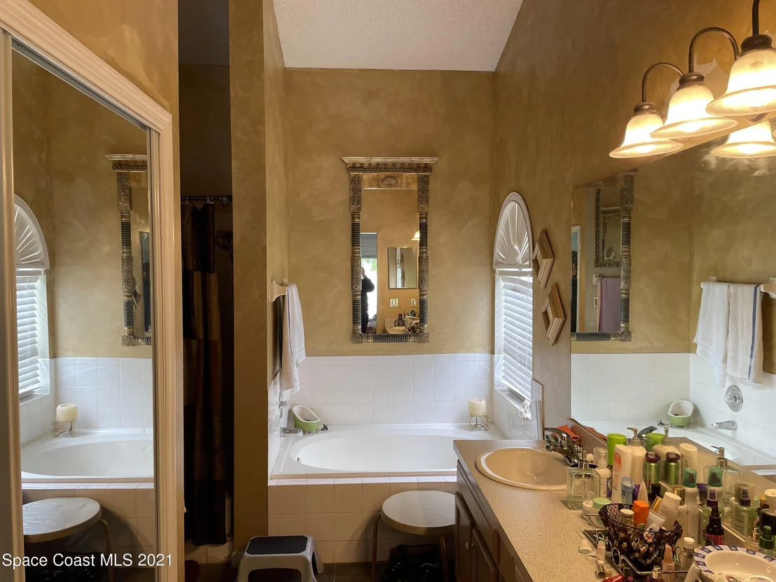 Photo of 751 Becker Avenue NE