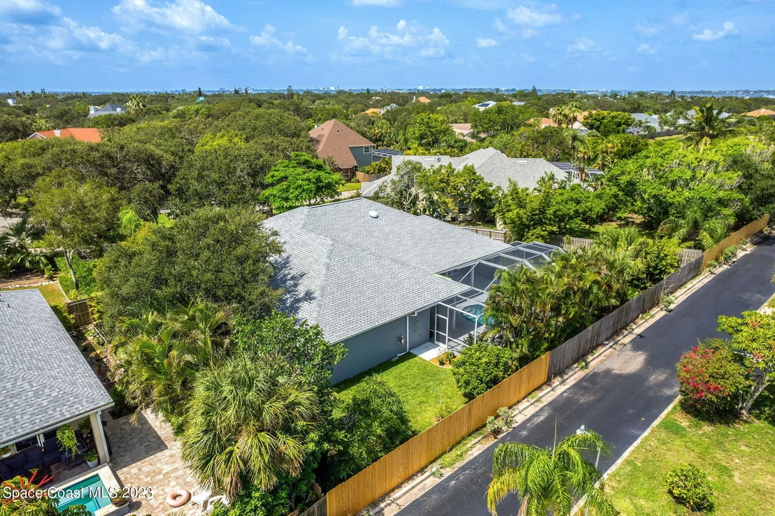 Photo of 213 Peregrine Drive