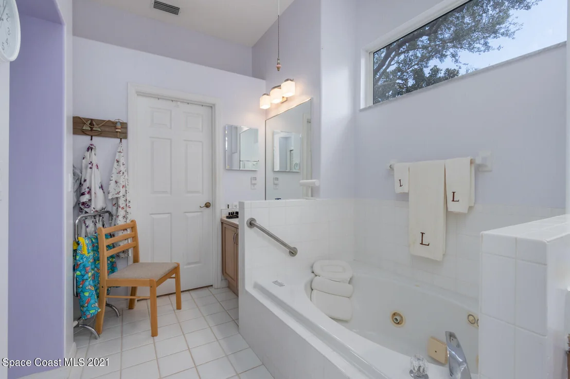 Photo of 952 Somerset Lane