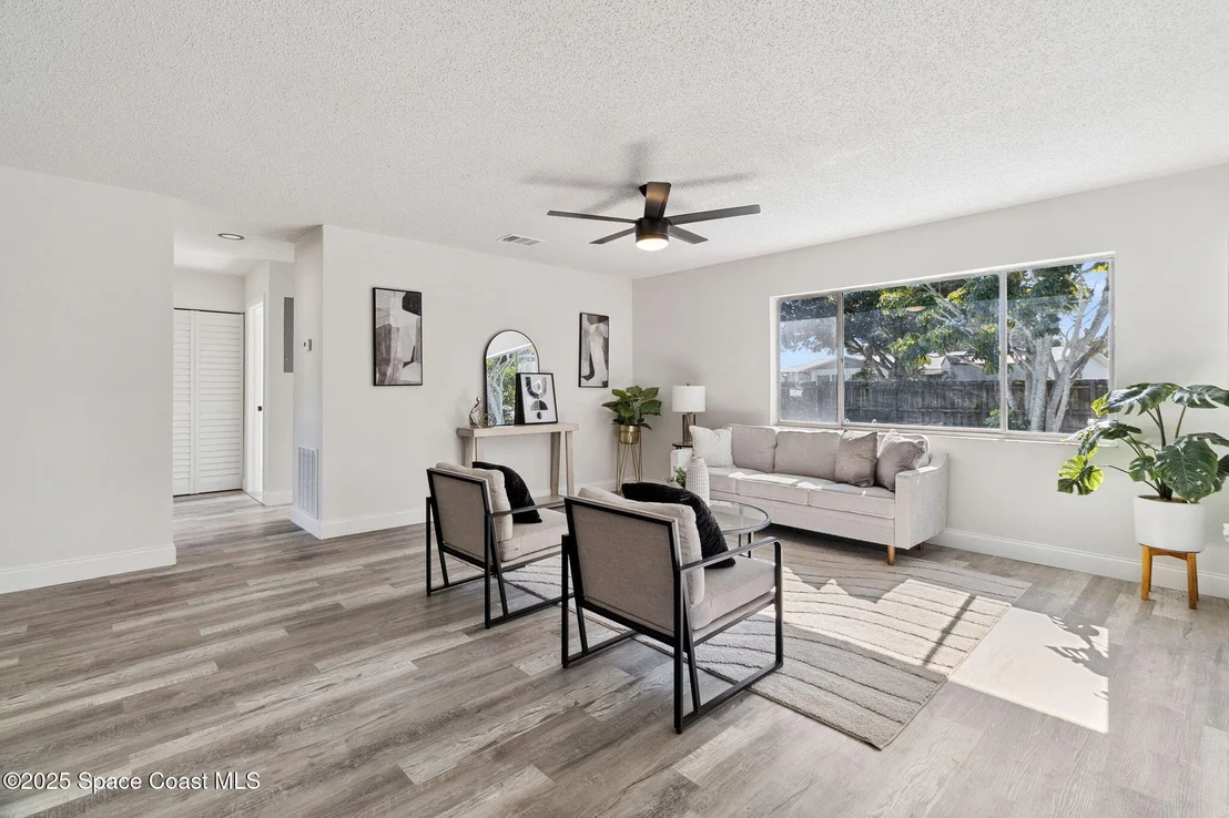 Photo of 1296 Dawn Street NE