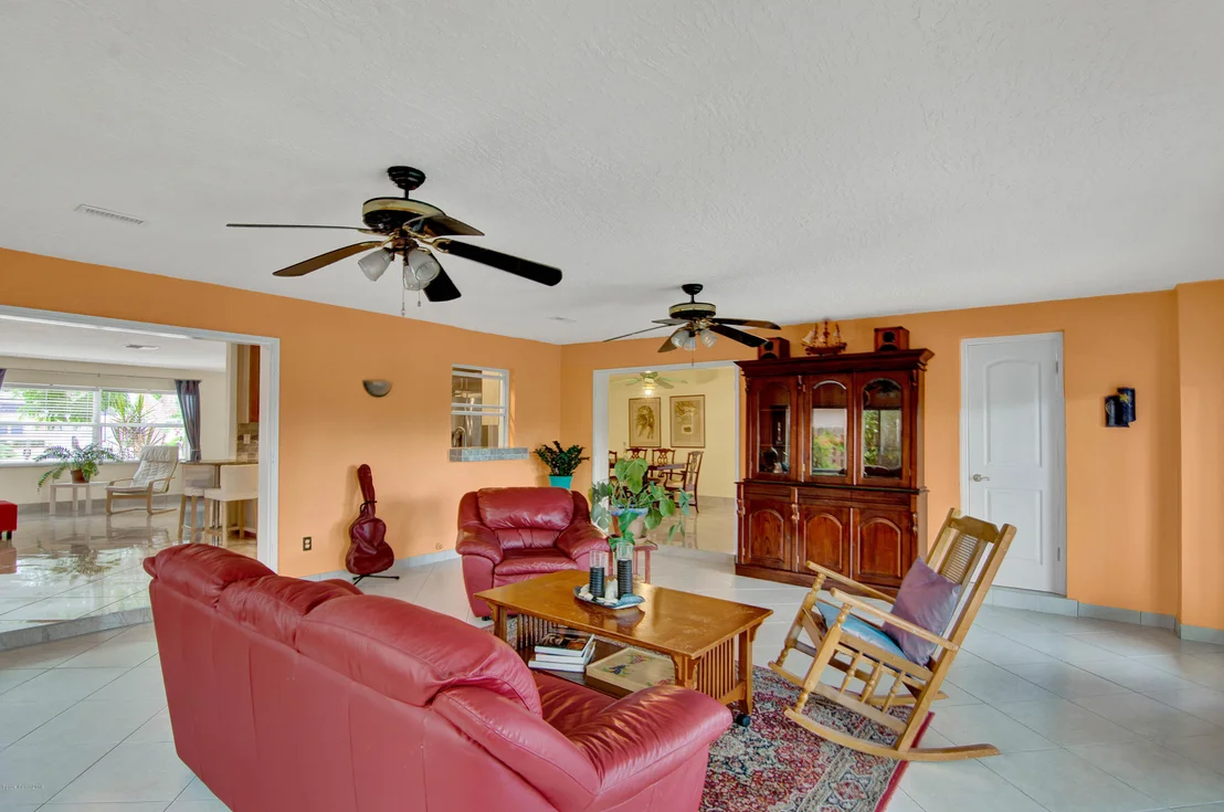 Photo of 445 Sparrow Drive