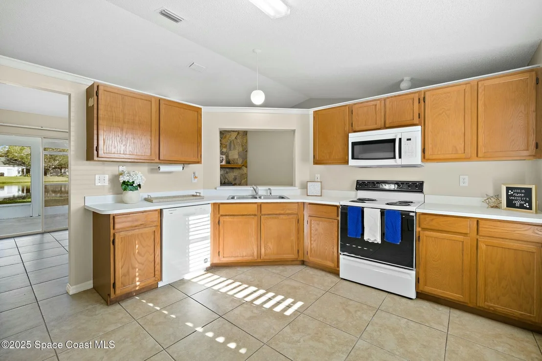 Photo of 6996 Hammock Lakes Drive
