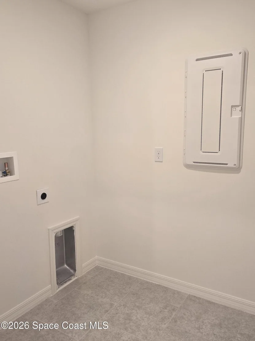 Photo of 582 SW Richmond Circle SW