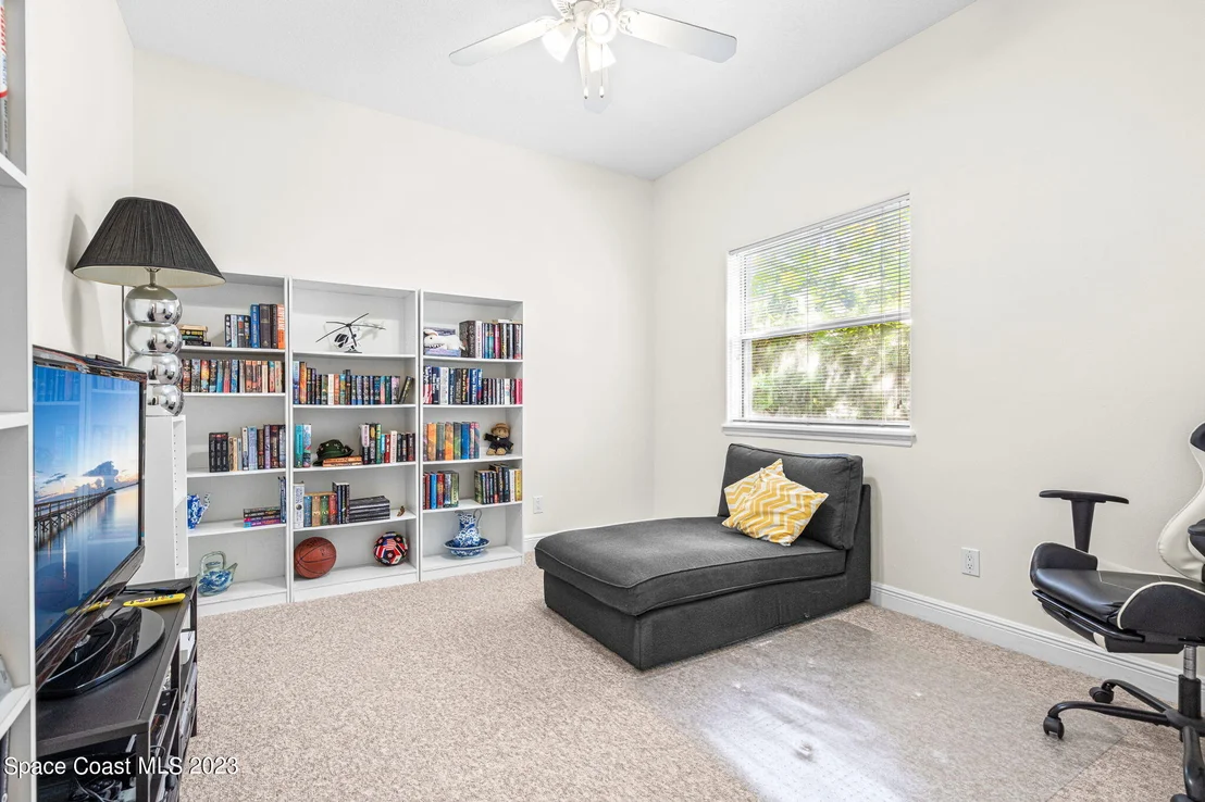Photo of 213 Peregrine Drive