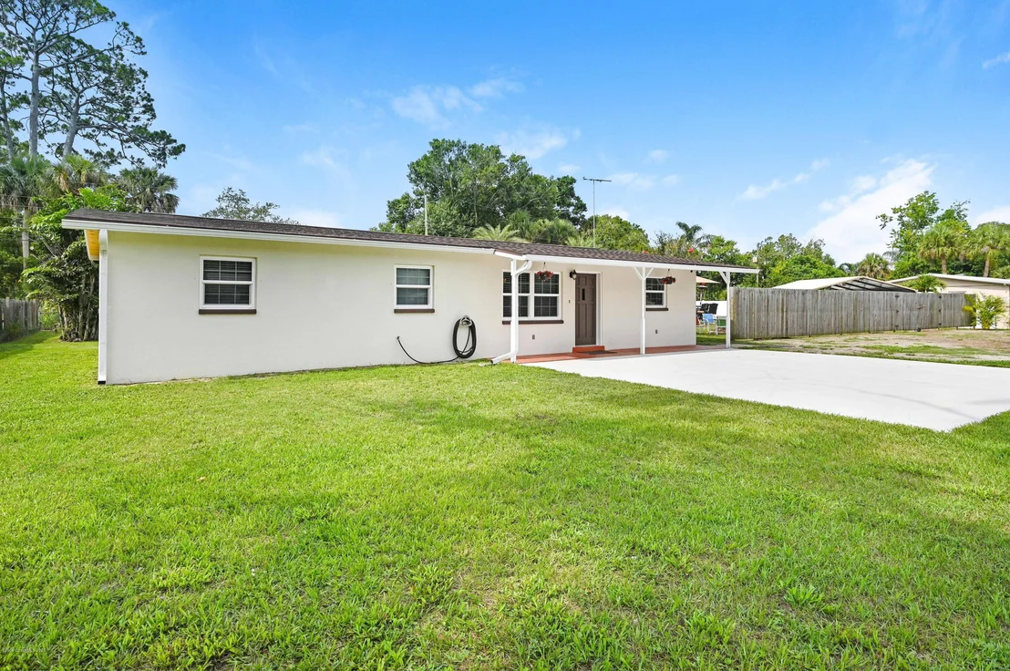 Photo of 2521 N Palm Drive N