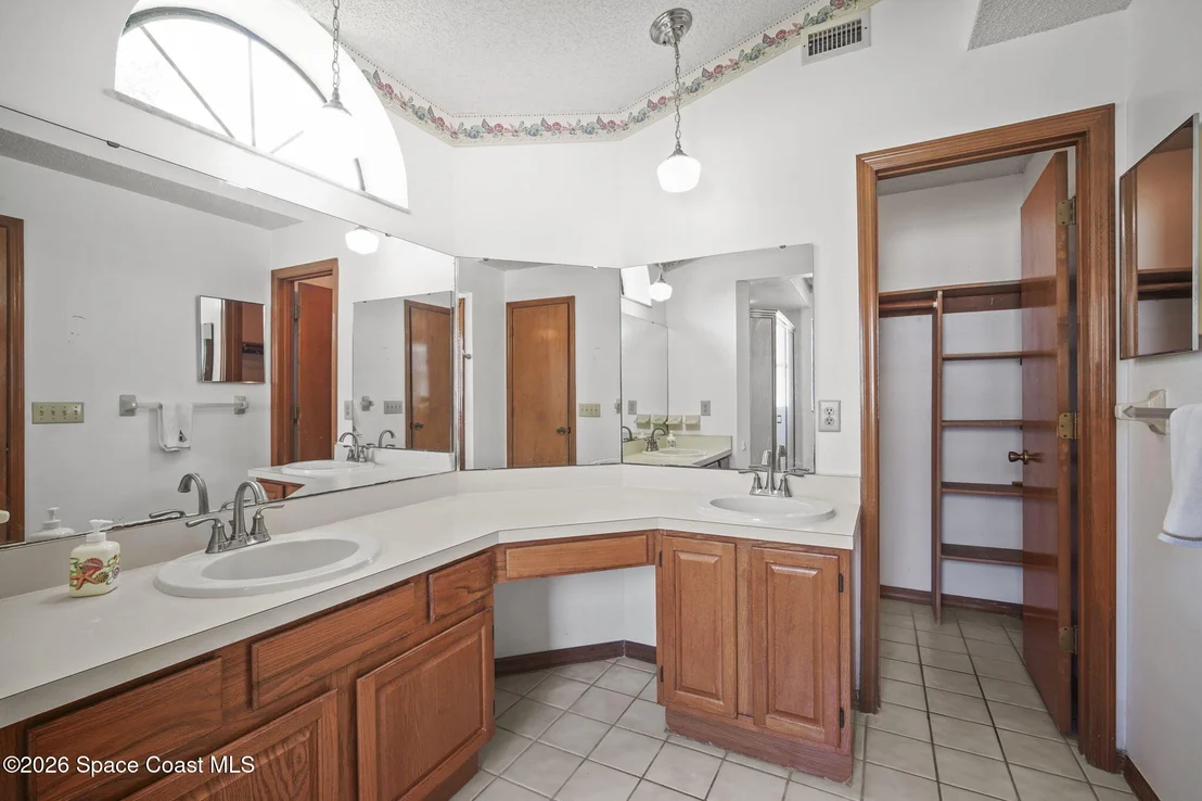 Photo of 1246 Lakeview Drive