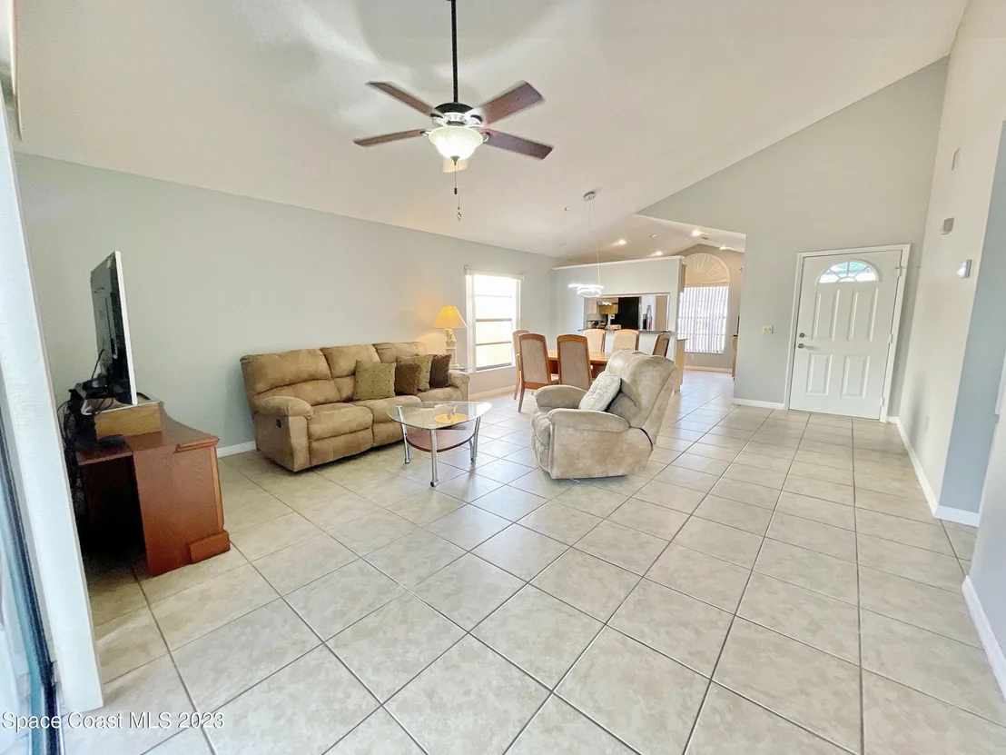 Photo of 1564 Clover Circle
