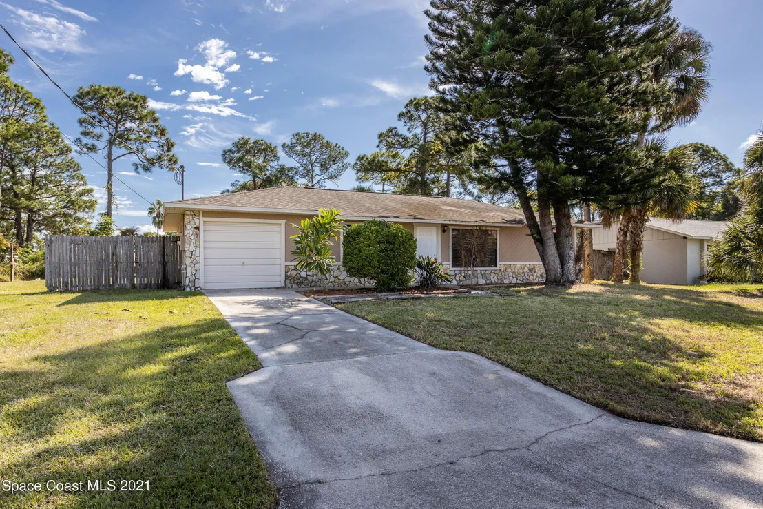 Photo of 5649 Jamaica Road