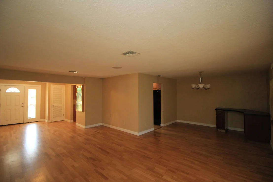 Photo of 1441 Meadowbrook Road NE