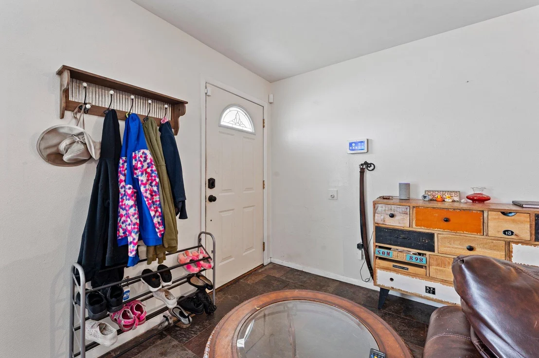 Photo of 822 Onyx Drive NE