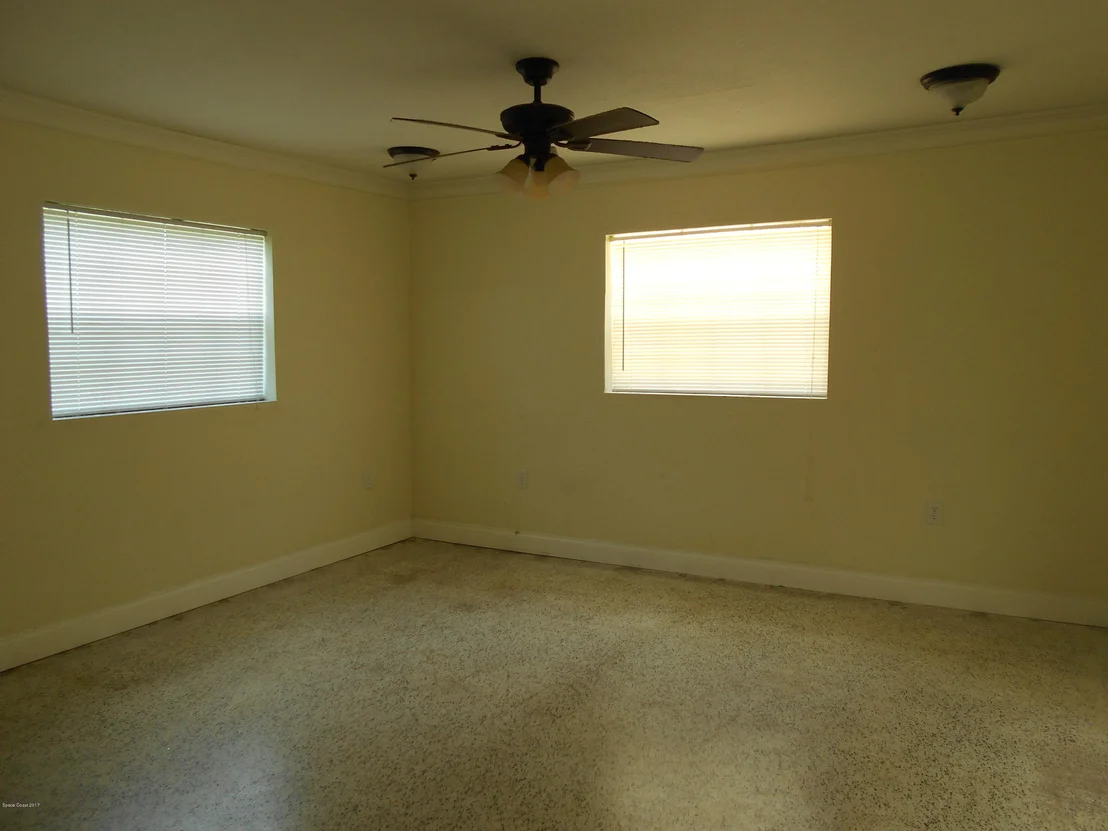 Photo of 1033 Cabot Drive NE