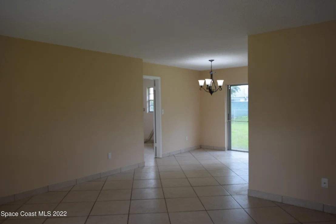 Photo of 771 Cobblestone Lane NE