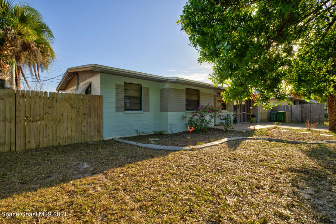 Photo of 1213 Vassar Lane