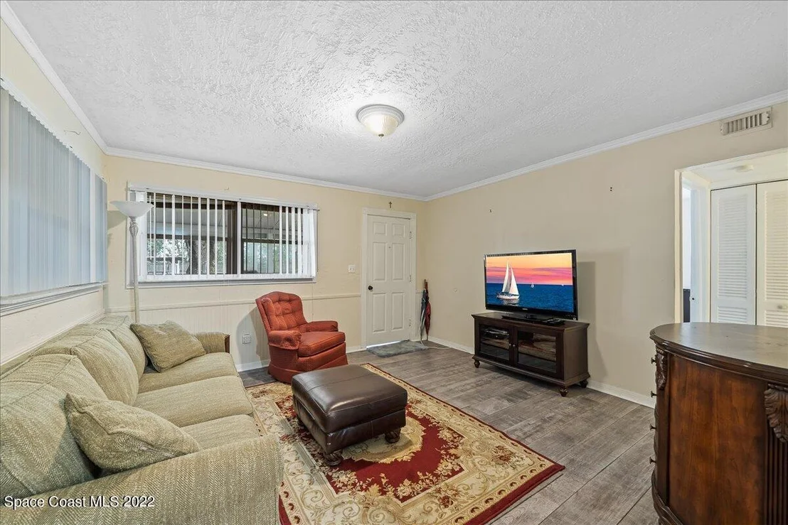 Photo of 283 N Burnett Road