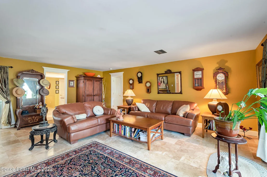 Photo of 180 White Oak Circle