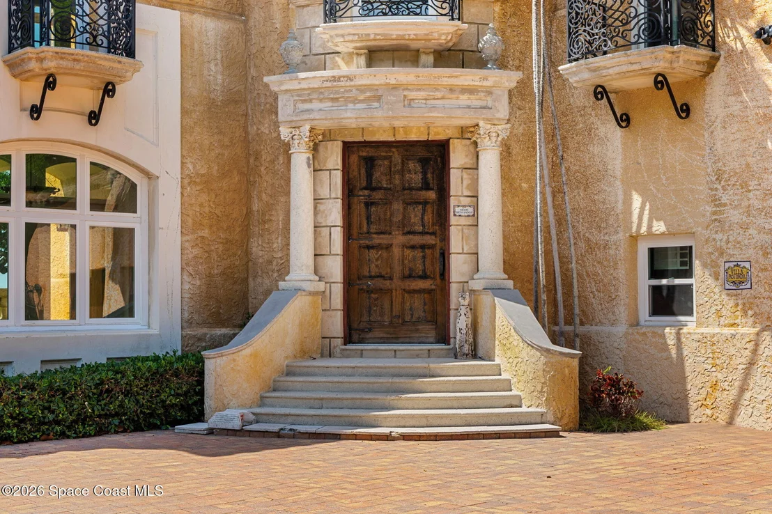 Photo of 1000 N Riverside Drive