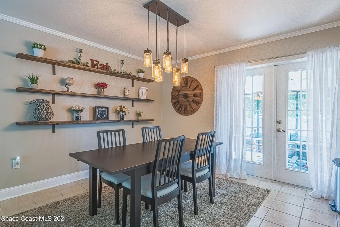 Photo of 818 Hanover Court