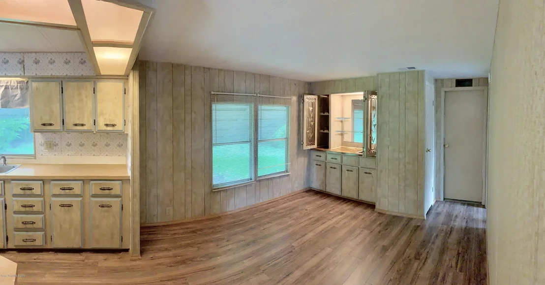 Photo of 2588 Haverhill Road NE