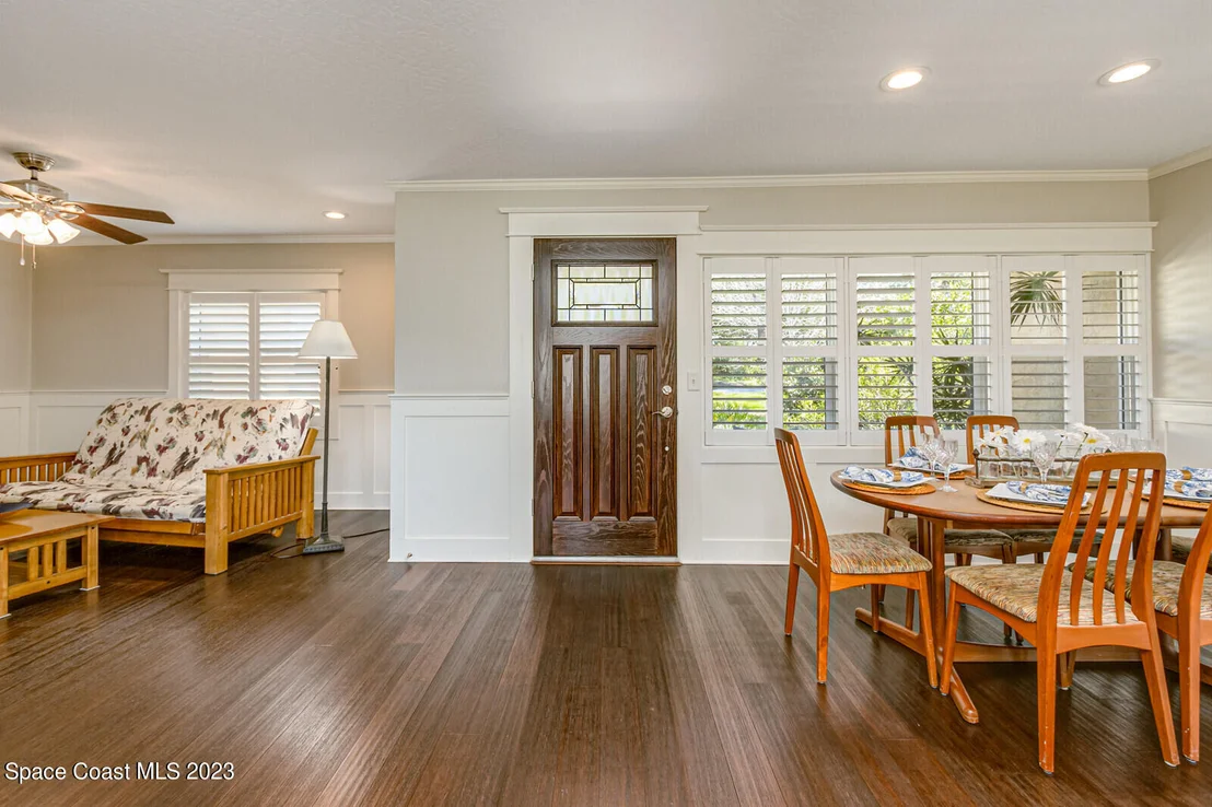 Photo of 844 W Whitmire Drive
