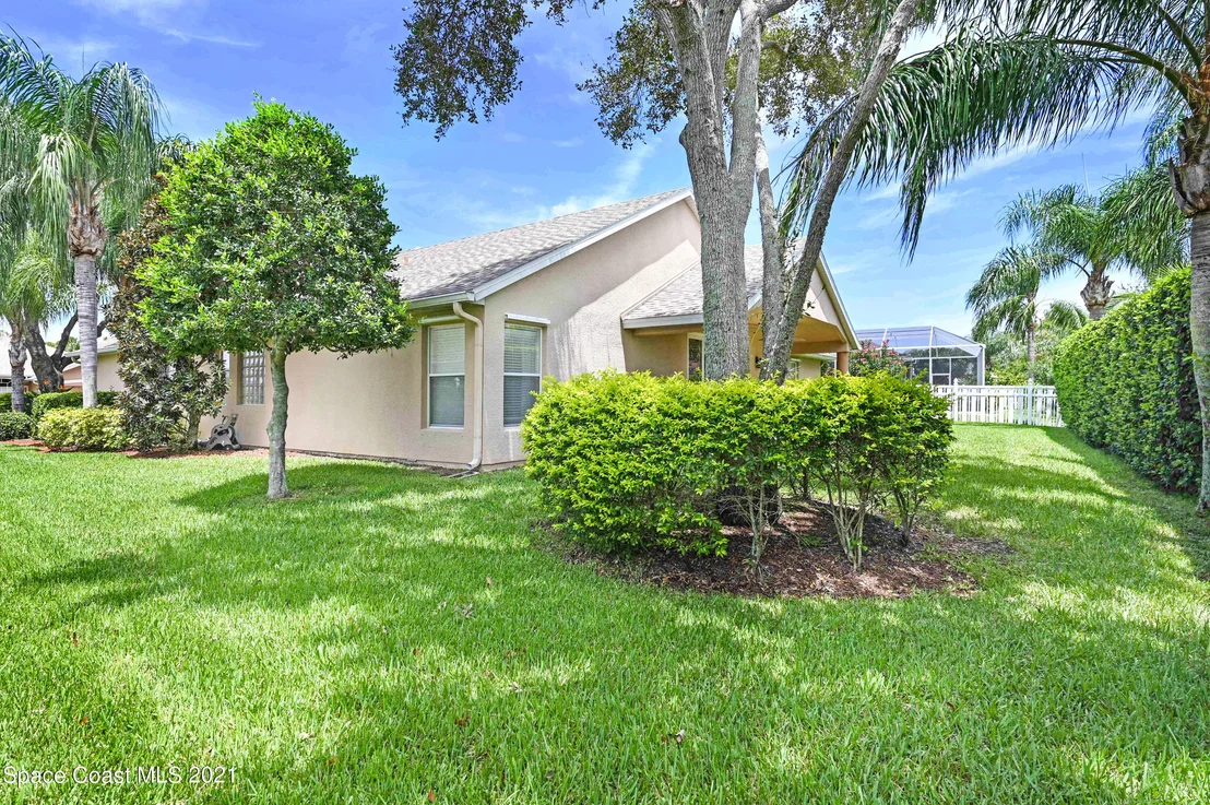 Photo of 992 Carriage Hill Road
