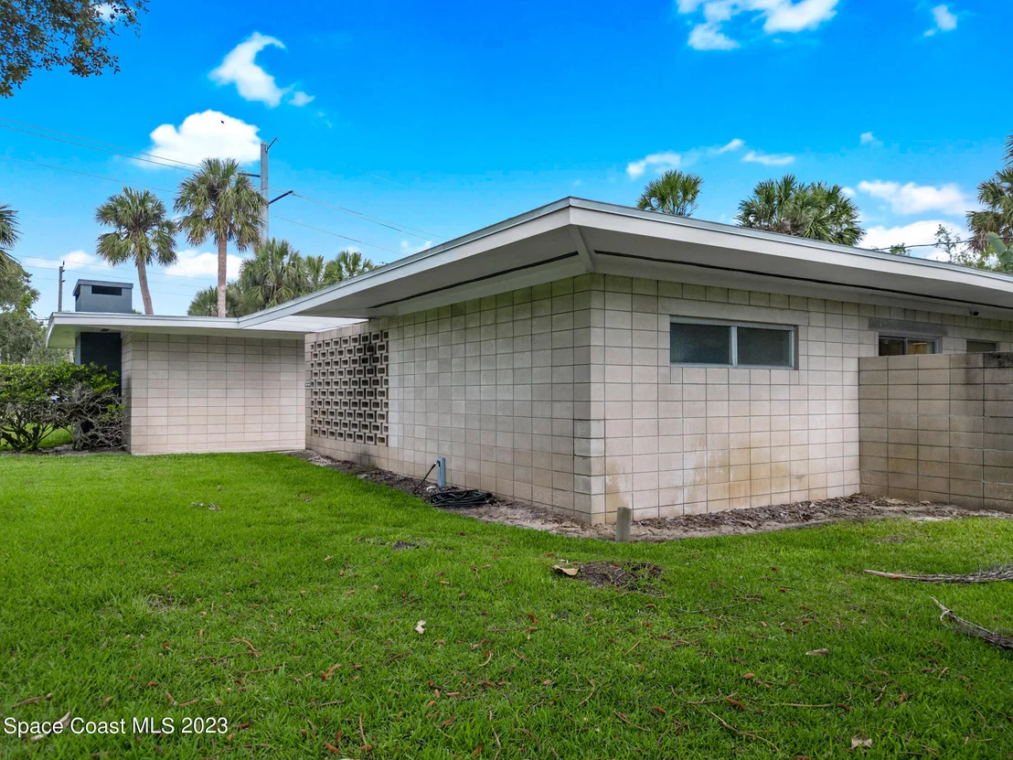 Photo of 598 Seabreeze Drive