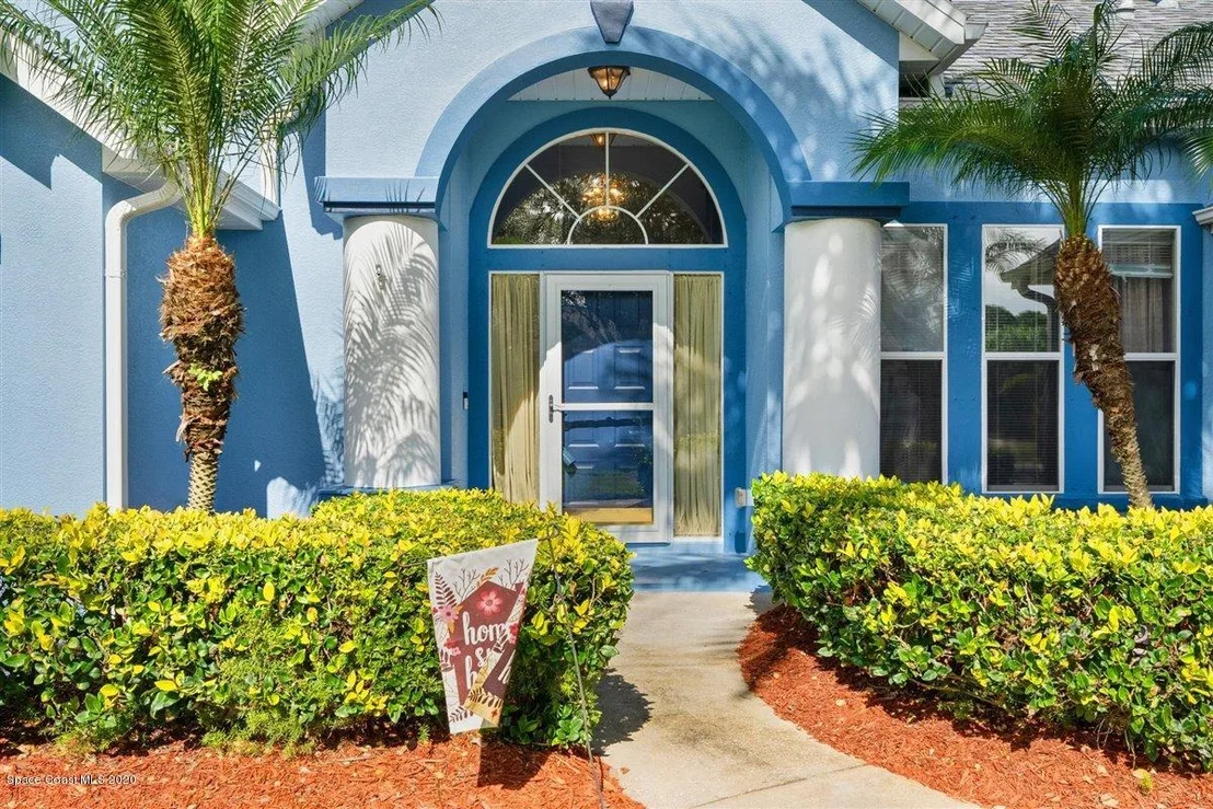 Photo of 984 Pelican Lane