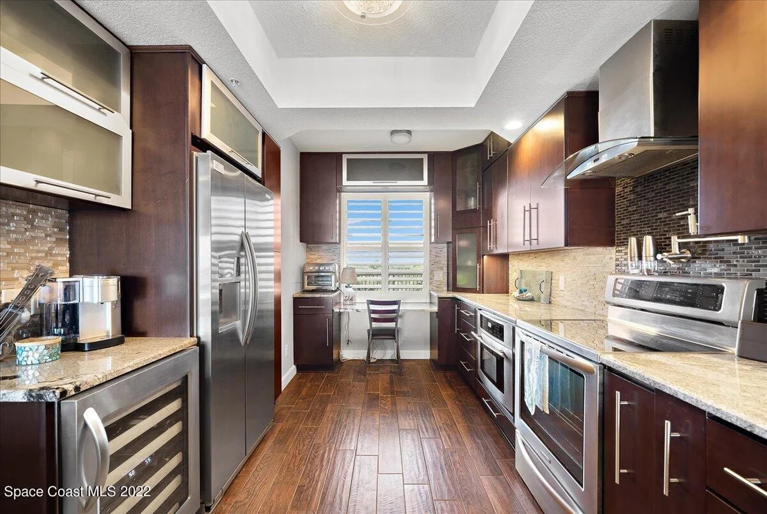 Photo of Unit 705 at 102 Riverside Drive