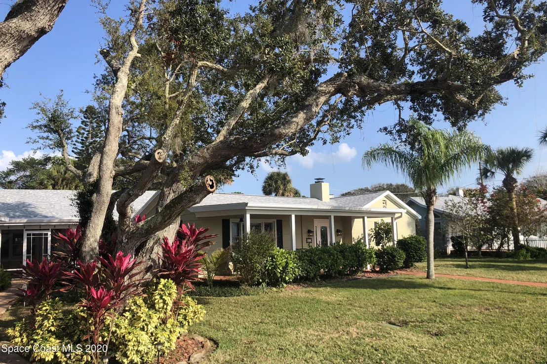 Photo of 807 Riverside Drive