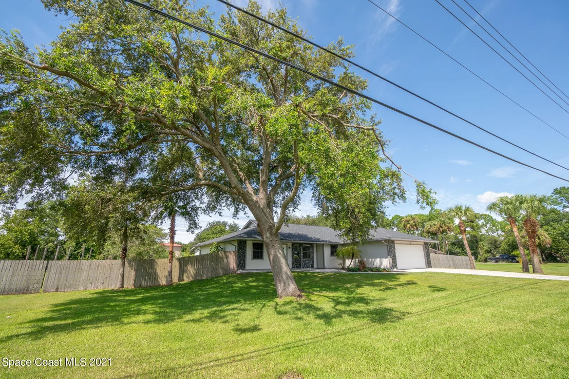Photo of 4390 Alan Shepard Avenue