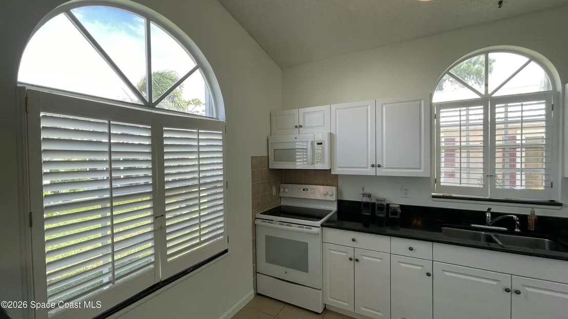 Photo of 865 Bracken Terrace NE