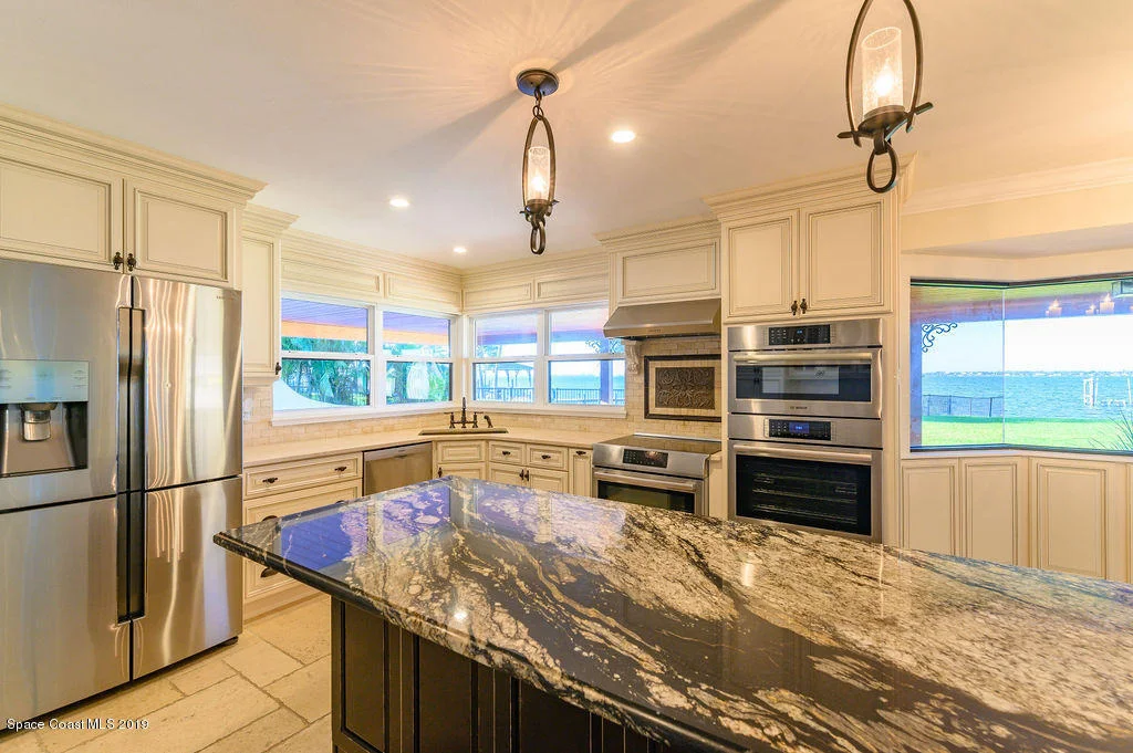 Photo of 3300 N Riverside Drive N