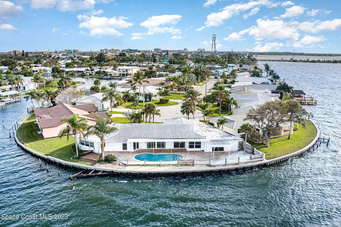 Photo of 472 Carmine Drive