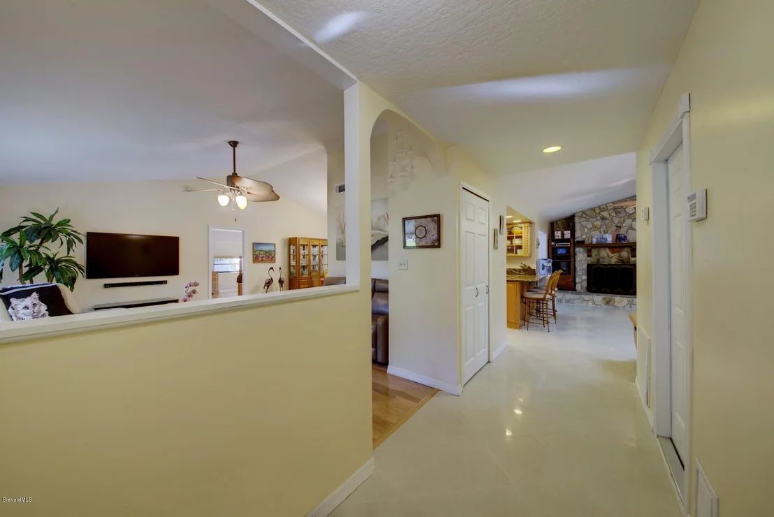 Photo of 1827 S Live Oak Drive
