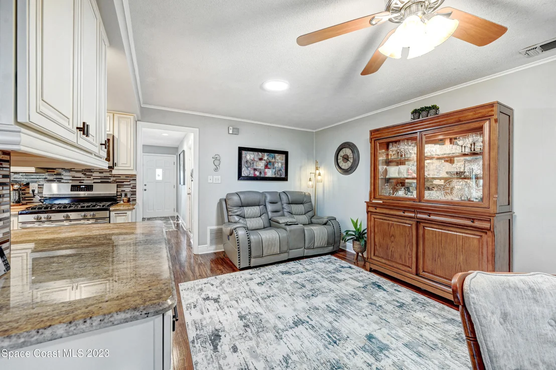 Photo of 405 Thrush Drive