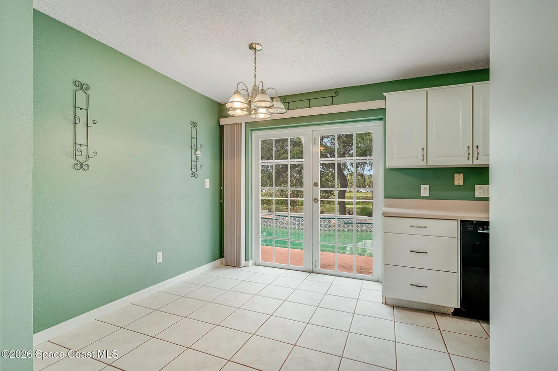 Photo of 586 Louvre Drive