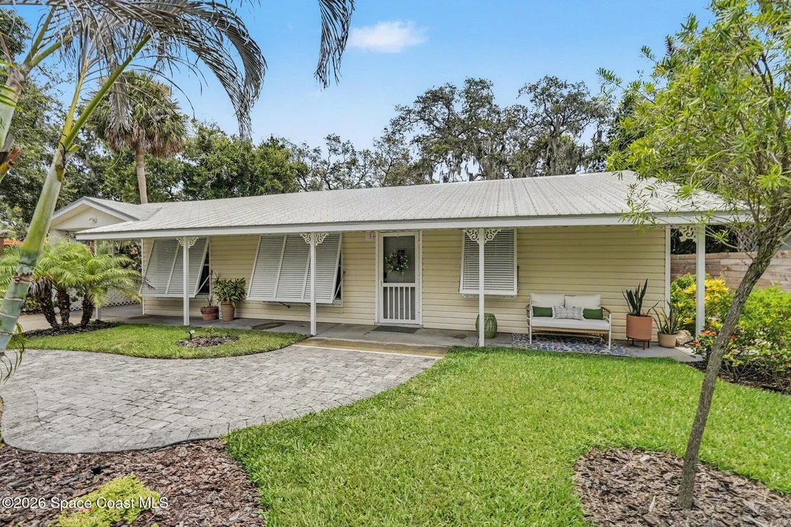 Photo of 565 Old Oak Street