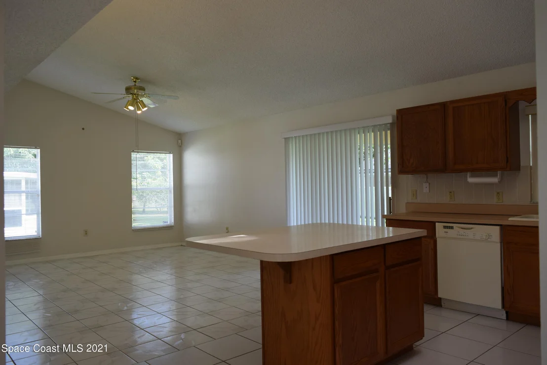 Photo of 816 Seven Gables Circle SE