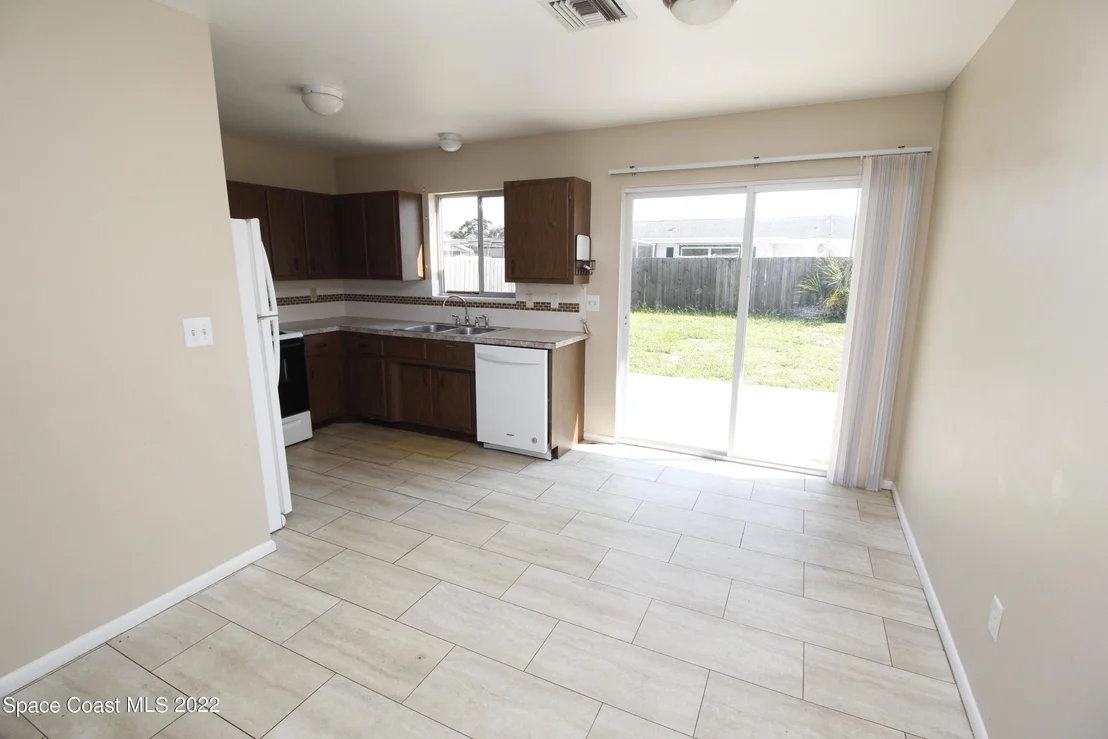 Photo of 949 Jersey Lane NE