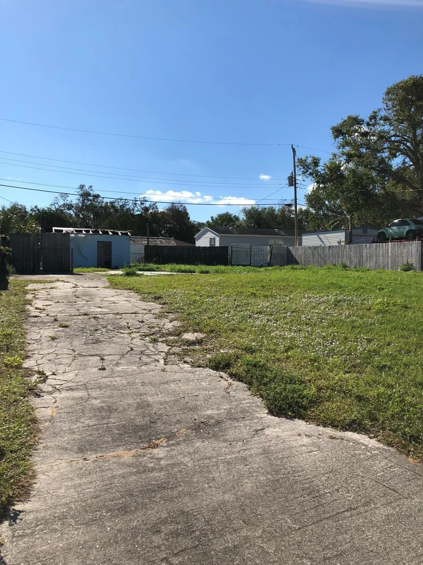 Photo of 604 Breezeway Drive