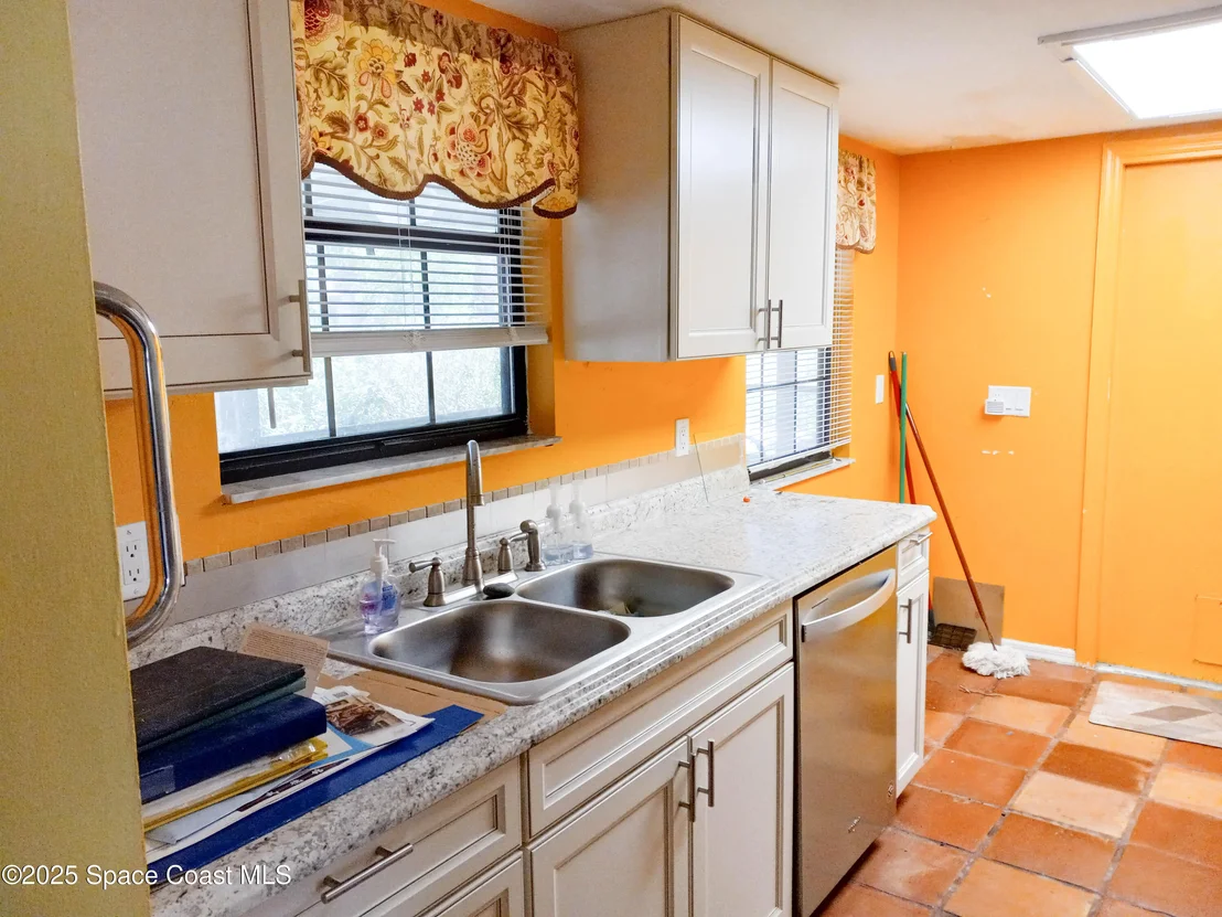 Photo of 5685 Jamaica Road