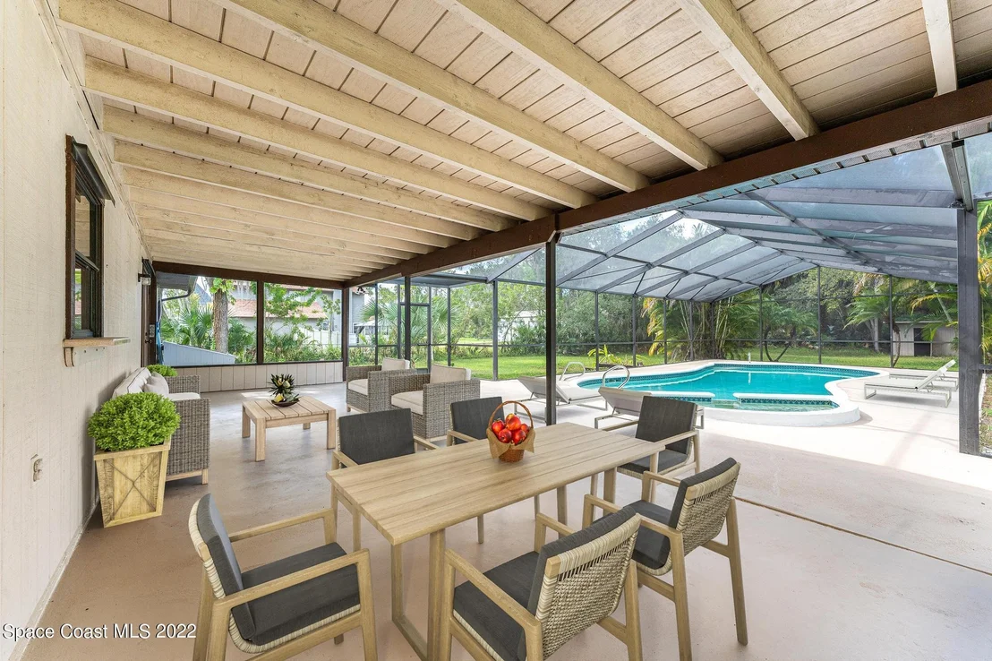 Photo of 1807 Live Oak Drive N