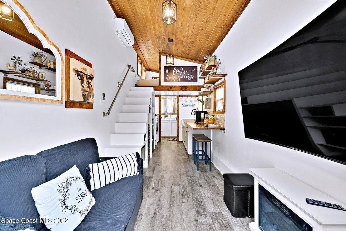 Photo of 130 Oakledge Drive