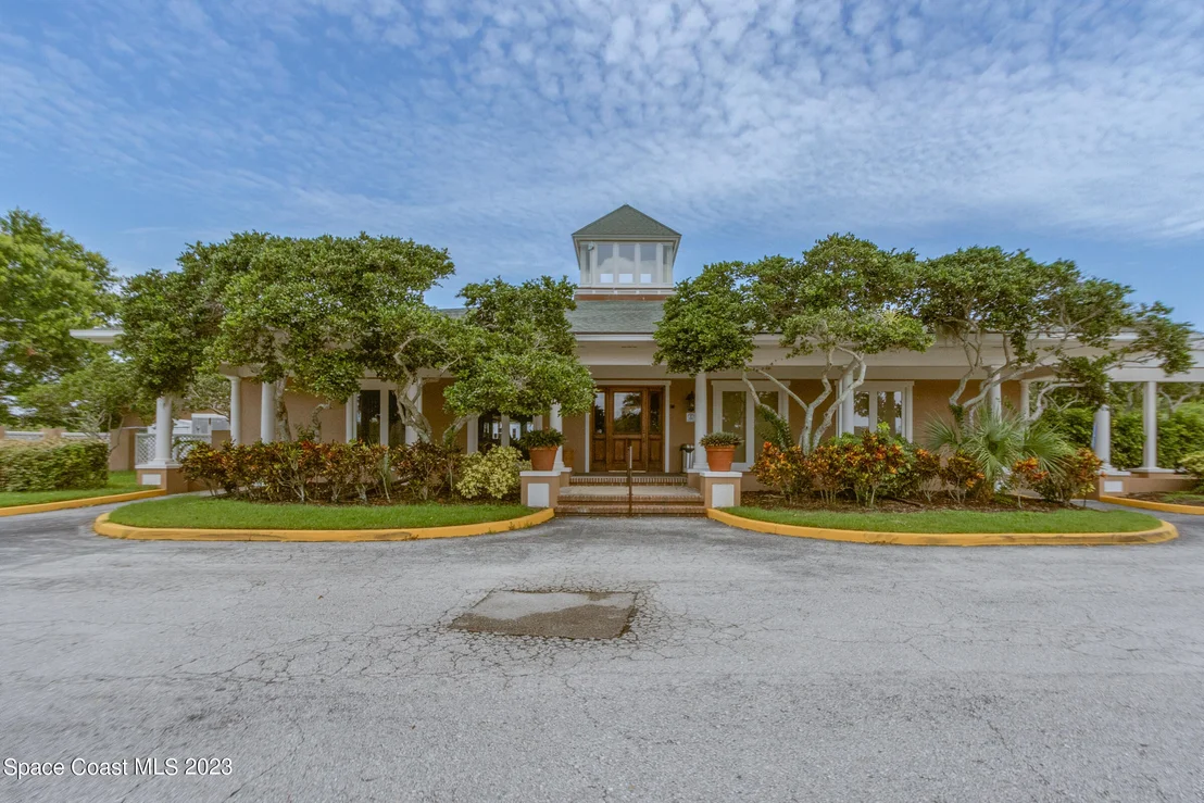 Photo of 844 Chatsworth Drive