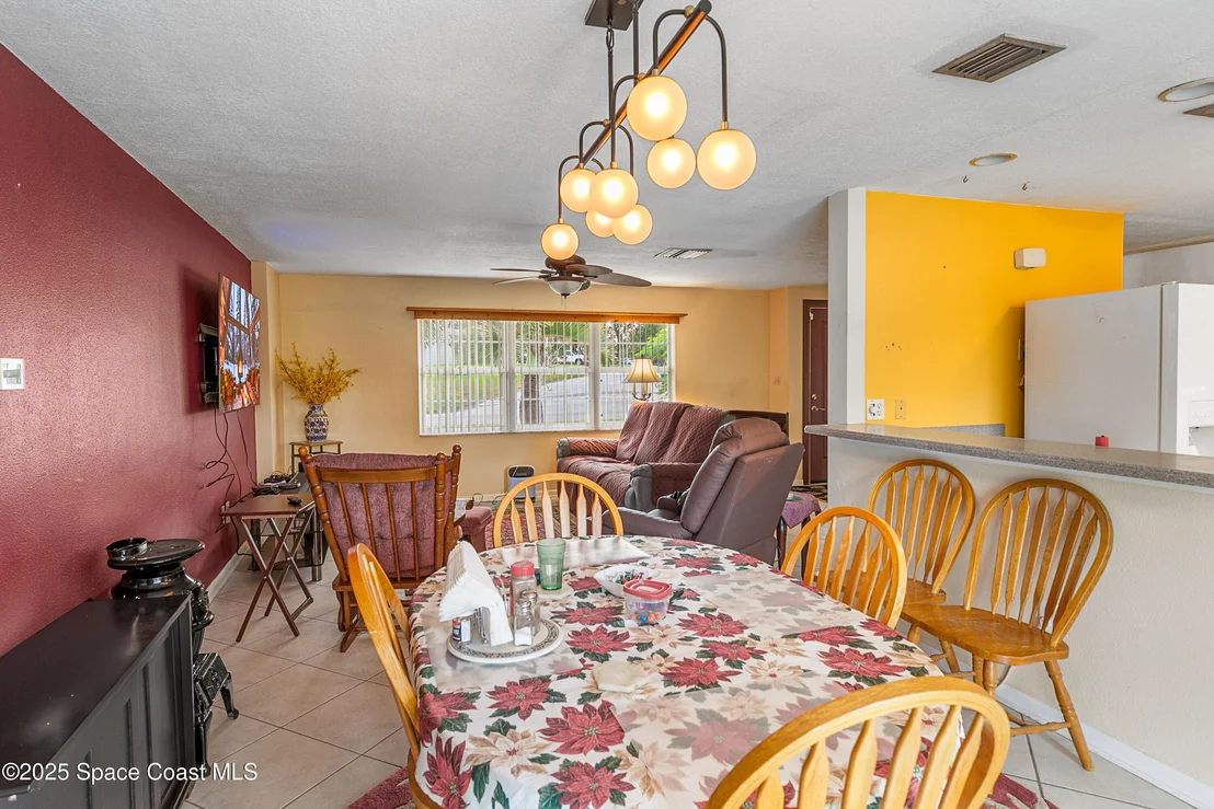 Photo of 409 Lynn Avenue
