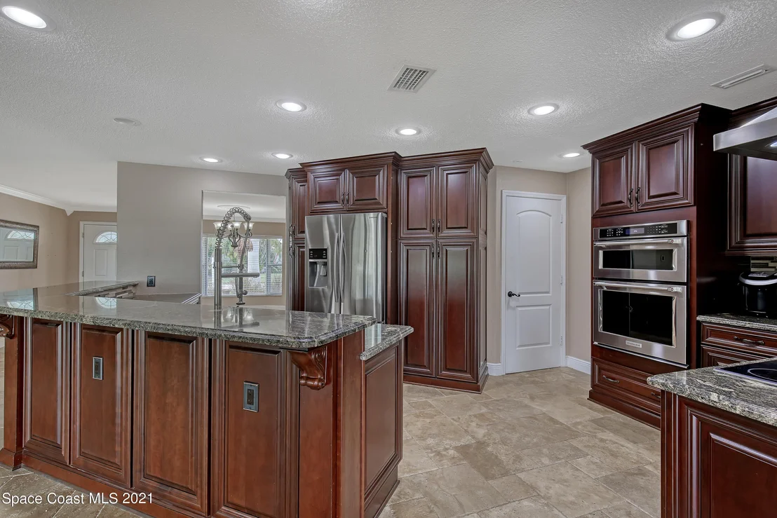 Photo of 375 Dorset Drive