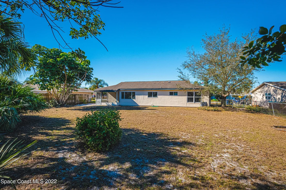 Photo of 1311 Mariposa Drive NE