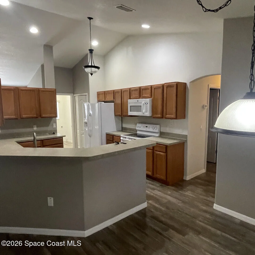 Photo of 2028 Gloria Circle NE